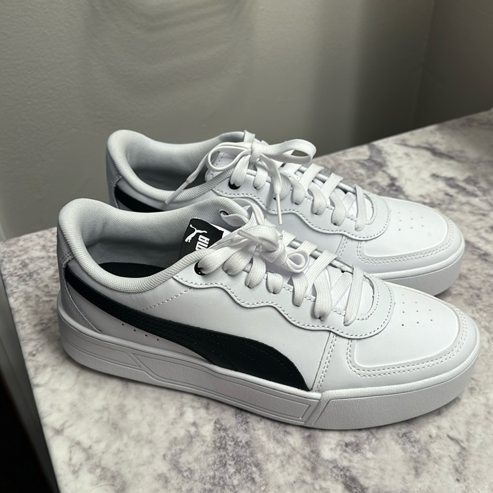 Puma White Sneakers with Black Formstrip
